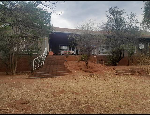 4 BEDROOM HOUSE FOR SALE IN PROTEA PARK